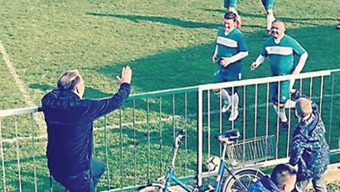 GOL ZA RASIMA: Branislav Nedimović u dresu Graničara pogodak proslavio sa doskorašnjim kolegom iz Vlade GOL ZA RASIMA: Branislav Nedimović u dresu Graničara pogodak proslavio sa doskorašnjim kolegom iz Vlade
