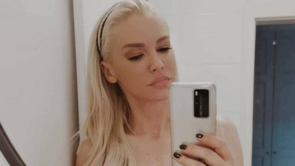 ШОК ОБЈАВА НАТАШЕ БЕКВАЛАЦ: Певачица се повлачи са сцене - отказала све наступе, па поменула бивше мужеве (ФОТО) ШОК ОБЈАВА НАТАШЕ БЕКВАЛАЦ: Певачица се повлачи са сцене - отказала све наступе, па поменула бивше мужеве (ФОТО)