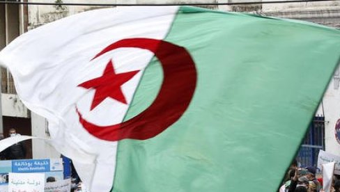 SANTA LEDA NA MEDITERANU: Neuspeli pokušaj proterivanja influensera dodatno pogoršao odnose između Francuske i Alžira SANTA LEDA NA MEDITERANU: Neuspeli pokušaj proterivanja influensera dodatno pogoršao odnose između Francuske i Alžira