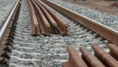 ОБУСТАВЉЕН САОБРАЋАЈ: Несрећа код Ковачице - Сударили се теретни воз и аутомобил ОБУСТАВЉЕН САОБРАЋАЈ: Несрећа код Ковачице - Сударили се теретни воз и аутомобил