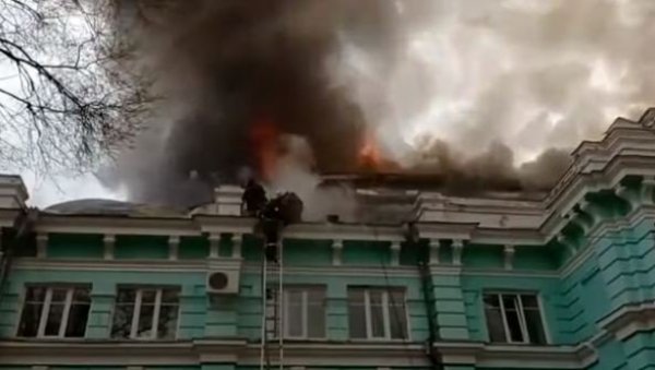 ДОК ЈЕ ТРАЈАЛА ОПЕРАЦИЈА: Језив снимак пожара у руској болници (ВИДЕО) ДОК ЈЕ ТРАЈАЛА ОПЕРАЦИЈА: Језив снимак пожара у руској болници (ВИДЕО)