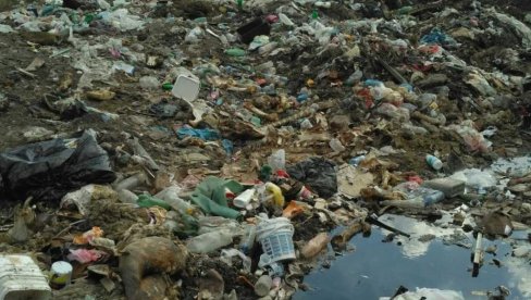 СЈЕНИЦА ЗАТРПАНА ЂУБРЕТОМ! Мештани села подно Златара не одустају од блокаде депоније, пљуште и пријаве СЈЕНИЦА ЗАТРПАНА ЂУБРЕТОМ! Мештани села подно Златара не одустају од блокаде депоније, пљуште и пријаве