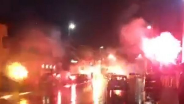 СПЕКТАКУЛАРНА БАКЉАДА ДЕЛИЈА: Погледајте како су навијачи Црвене звезде прославили победу љубимаца у Крушевцу (ВИДЕО) СПЕКТАКУЛАРНА БАКЉАДА ДЕЛИЈА: Погледајте како су навијачи Црвене звезде прославили победу љубимаца у Крушевцу (ВИДЕО)