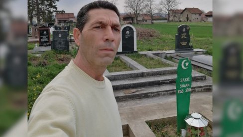 СИНАН ЈЕ ПЕСМОМ СЕБИ ПОДИГАО СПОМЕНИК: Рођак чувеног певача о коментарима да скоро три године Сакић нема спомен обележје (ФОТО) СИНАН ЈЕ ПЕСМОМ СЕБИ ПОДИГАО СПОМЕНИК: Рођак чувеног певача о коментарима да скоро три године Сакић нема спомен обележје (ФОТО)