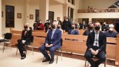 НА МИСИ У БАРУ ПРЕМИЈЕР КРИВОКАПИЋ: Честитка за најзначајнији хришћански празник НА МИСИ У БАРУ ПРЕМИЈЕР КРИВОКАПИЋ: Честитка за најзначајнији хришћански празник