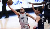 MARJANOVIĆ HIT U AMERICI: Koliko zlatnih ribica može da drži u rukama? MARJANOVIĆ HIT U AMERICI: Koliko zlatnih ribica može da drži u rukama?
