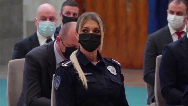 ОНА ЈЕ ТРАГАЛА ЗА УБИЦОМ: Ивана је мајка, помоћница комадира и поручује свим неодлучним девојкама да се пријаве ОНА ЈЕ ТРАГАЛА ЗА УБИЦОМ: Ивана је мајка, помоћница комадира и поручује свим неодлучним девојкама да се пријаве
