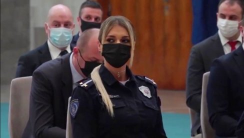 ОНА ЈЕ ТРАГАЛА ЗА УБИЦОМ: Ивана је мајка, помоћница комадира и поручује свим неодлучним девојкама да се пријаве ОНА ЈЕ ТРАГАЛА ЗА УБИЦОМ: Ивана је мајка, помоћница комадира и поручује свим неодлучним девојкама да се пријаве