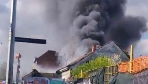 ВЕЛИКИ ПОЖАР У ЗАГРЕБУ: Густ дим прекрио хрватску престоницу на Ускрс ВЕЛИКИ ПОЖАР У ЗАГРЕБУ: Густ дим прекрио хрватску престоницу на Ускрс