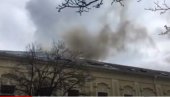 СНИМАК ПОЖАРА У ЗЕМУНУ: Гори стамбени простор изнад познатог ресторана (ВИДЕО) СНИМАК ПОЖАРА У ЗЕМУНУ: Гори стамбени простор изнад познатог ресторана (ВИДЕО)