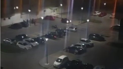 БАХАТА ВОЖЊА НА ПАРКИНГУ У НОВОМ САДУ: Залећу се колима, улећу у кривине (ВИДЕО) БАХАТА ВОЖЊА НА ПАРКИНГУ У НОВОМ САДУ: Залећу се колима, улећу у кривине (ВИДЕО)