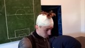 УЗНЕМИРУЈУЋЕ СЦЕНЕ: Шеснаестогодишњи фудбалер погођен флашом у главу у току меча (ФОТО) УЗНЕМИРУЈУЋЕ СЦЕНЕ: Шеснаестогодишњи фудбалер погођен флашом у главу у току меча (ФОТО)