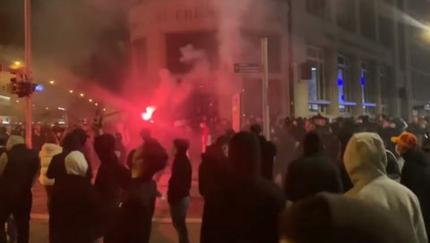 НЕЋЕМО ДОЗВОЛИТИ ДА НАС ЗАКЉУЧАЈУ: Побуна против нових мера у Швајцарској - полиција оштро реаговала (ВИДЕО) НЕЋЕМО ДОЗВОЛИТИ ДА НАС ЗАКЉУЧАЈУ: Побуна против нових мера у Швајцарској - полиција оштро реаговала (ВИДЕО)