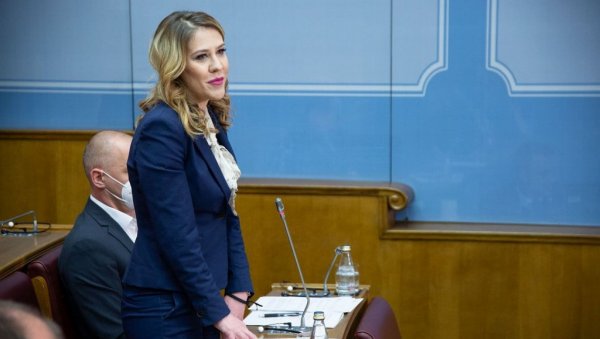 ЗА ЧАСНЕ ДИРЕКТОРЕ ЋЕ БИТИ МЕСТА: Весна Братић, министарка просвете, о сменама на врху образовних установа ЗА ЧАСНЕ ДИРЕКТОРЕ ЋЕ БИТИ МЕСТА: Весна Братић, министарка просвете, о сменама на врху образовних установа