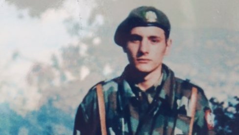 У СЛАВУ НЕСТАЛОГ ЈУНАКА СА КОШАРА: Херојство младог војника из Вреоца осликано на муралу у центру Лазаревца У СЛАВУ НЕСТАЛОГ ЈУНАКА СА КОШАРА: Херојство младог војника из Вреоца осликано на муралу у центру Лазаревца