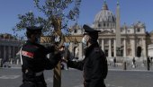 ГЛУВИ УСКРС У ВЕЧНОМ ГРАДУ: Градске улице у Риму нестварно празне, ковид 19 укинуо и празник