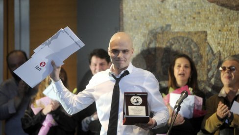 GLOGOVAC ZA KASPARA: Uručene nagrade JDP, Miodragu Dragičeviću i prvo priznanje koje nosi Nebojšino ime GLOGOVAC ZA KASPARA: Uručene nagrade JDP, Miodragu Dragičeviću i prvo priznanje koje nosi Nebojšino ime