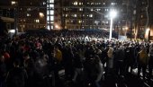 ŽURKE PRAVE I PO SOBAMA: Studentska zabava i pored korone, svi bez maski, naručuju piće preko dostave (FOTO)