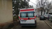 СЛЕТЕЛА СА ПУТА И УДАРИЛА У КУЋУ: Повређена девојка, њен сапутник задобио тешке повреде СЛЕТЕЛА СА ПУТА И УДАРИЛА У КУЋУ: Повређена девојка, њен сапутник задобио тешке повреде