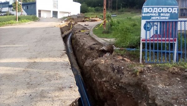 МОГУЋИ КРАТКОТРАЈНИ ПРЕКИДИ: Власотинчани добили техничку воду из водовода МОГУЋИ КРАТКОТРАЈНИ ПРЕКИДИ: Власотинчани добили техничку воду из водовода
