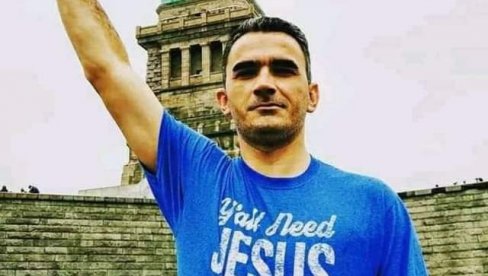 LEPOSAVIĆ SA TRI PRSTA: Pogledajte kako se ministar kog Krivokapić želi da smeni slikao u NJujorku (FOTO) LEPOSAVIĆ SA TRI PRSTA: Pogledajte kako se ministar kog Krivokapić želi da smeni slikao u NJujorku (FOTO)