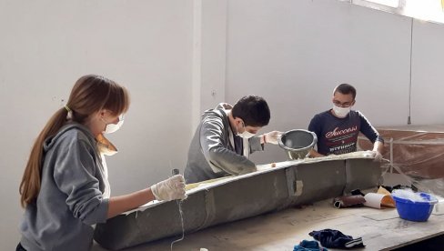 КАТАМАРАН ЧИСТИ САВУ И ДУНАВ: Студенти Машинског факултета раде протип брода КАТАМАРАН ЧИСТИ САВУ И ДУНАВ: Студенти Машинског факултета раде протип брода