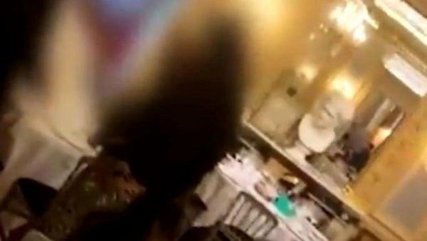 СКАНДАЛ У ФРАНЦУСКОЈ: Док су корона мере на снази, министри оптужени да безбрижно једу у тајном ресторану (ВИДЕО) СКАНДАЛ У ФРАНЦУСКОЈ: Док су корона мере на снази, министри оптужени да безбрижно једу у тајном ресторану (ВИДЕО)