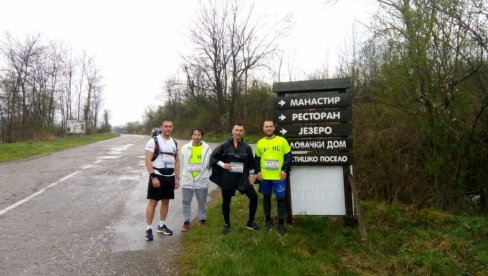 ZA GAVRILA TRČALI 200 KILOMETARA: Posle 36 sati završen humanitarni maraton četvorice mladića iz Velikog Gradišta ZA GAVRILA TRČALI 200 KILOMETARA: Posle 36 sati završen humanitarni maraton četvorice mladića iz Velikog Gradišta