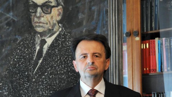 С ОНЕ СТРАНЕ ЋУПРИЈЕ: Oнај из Тршића, како се оно звао, изгрдио би те, и штулом би те преко седалице, кад би те чуо какву штету правиш! С ОНЕ СТРАНЕ ЋУПРИЈЕ: Oнај из Тршића, како се оно звао, изгрдио би те, и штулом би те преко седалице, кад би те чуо какву штету правиш!