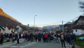 ZA PRAVDU I U BIJELOM POLJU: Građani na ulici protiv odluke Krivokapića (FOTO) ZA PRAVDU I U BIJELOM POLJU: Građani na ulici protiv odluke Krivokapića (FOTO)