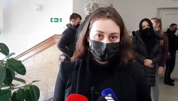 ПОТРЕСНЕ РЕЧИ ЋЕРКЕ НАСТРАДАЛОГ ДЕЈАНА: То је двоструко убиство и тражимо да се тако третира! (ВИДЕО) ПОТРЕСНЕ РЕЧИ ЋЕРКЕ НАСТРАДАЛОГ ДЕЈАНА: То је двоструко убиство и тражимо да се тако третира! (ВИДЕО)