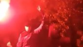 NOĆAS GORI U PODGORICI: Baklje i skandiranje u znak podrške Leposaviću (FOTO) NOĆAS GORI U PODGORICI: Baklje i skandiranje u znak podrške Leposaviću (FOTO)