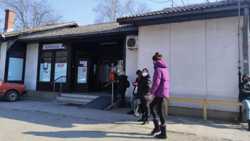 OPADAJU BROJKE KOVID-AMBULANTE DOMA ZDRAVLJA: U Paraćinu za prva tri dana aprila 236 pregleda OPADAJU BROJKE KOVID-AMBULANTE DOMA ZDRAVLJA: U Paraćinu za prva tri dana aprila 236 pregleda