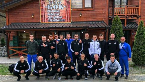 MARČETI POMAŽE GRANADE: Bokseri Partizana na pripremama kraj Drine u LJuboviji MARČETI POMAŽE GRANADE: Bokseri Partizana na pripremama kraj Drine u LJuboviji