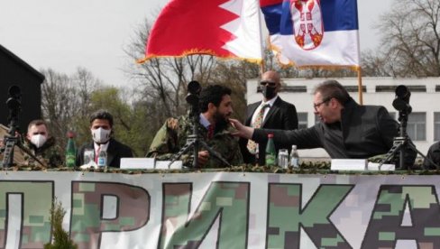 VELIKA AKCIJA VOJSKE SRBIJE: Vučić i šeik Al Kalifa prisustvovali prikazu naoružanja, vojne opreme i sposobnosti dela jedinica (VIDEO) VELIKA AKCIJA VOJSKE SRBIJE: Vučić i šeik Al Kalifa prisustvovali prikazu naoružanja, vojne opreme i sposobnosti dela jedinica (VIDEO)