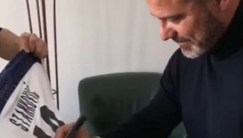 ХУМАНОСТ ОПЕТ ПОБЕДИЛА: Дрес Дејана Станковића излицитиран на 105.000 динара! ХУМАНОСТ ОПЕТ ПОБЕДИЛА: Дрес Дејана Станковића излицитиран на 105.000 динара!