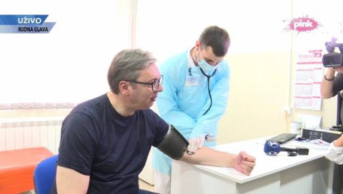 ВУЧИЋУ ИЗМЕРЕН ПРИТИСАК: Кад је видео резултат, лекар је председнику рекао ове речи (ФОТО) ВУЧИЋУ ИЗМЕРЕН ПРИТИСАК: Кад је видео резултат, лекар је председнику рекао ове речи (ФОТО)