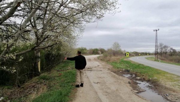 ДВЕ ОСОБЕ НА МЕСТУ ОСТАЛЕ МРТВЕ! Стравична несрећа код Панчева - аутомобил слетео са пута ДВЕ ОСОБЕ НА МЕСТУ ОСТАЛЕ МРТВЕ! Стравична несрећа код Панчева - аутомобил слетео са пута