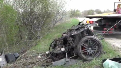АУТО СЕ РАСПАО НА ЧЕТИРИ ДЕЛА, ТЕЛА СУ БИЛА ОКОЛО: Детаљи стравичне несреће код Панчева у којој су погинула два младића АУТО СЕ РАСПАО НА ЧЕТИРИ ДЕЛА, ТЕЛА СУ БИЛА ОКОЛО: Детаљи стравичне несреће код Панчева у којој су погинула два младића