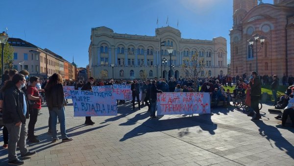 ПУ БАЊАЛУКА О СКУПУ У ЦЕНТРУ ГРАДА: Извештаји тужилаштву због окупљања противно епидемијским мерама ПУ БАЊАЛУКА О СКУПУ У ЦЕНТРУ ГРАДА: Извештаји тужилаштву због окупљања противно епидемијским мерама