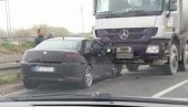 ТЕШКА САОБРАЋАЈКА У НОВОМ САДУ: Директан судар камиона и аутомобила на Жежељевом мосту ТЕШКА САОБРАЋАЈКА У НОВОМ САДУ: Директан судар камиона и аутомобила на Жежељевом мосту