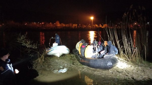 КРИЈУМЧАРИЛИ ЗЕМЉАКЕ У БиХ: Тужилац тражи притвор за Пакистанце КРИЈУМЧАРИЛИ ЗЕМЉАКЕ У БиХ: Тужилац тражи притвор за Пакистанце