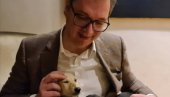 VUČIĆ DOBIO NEODOLJIV POKLON: Predsednik se pohvalio darom od šeika Nasera (FOTO) VUČIĆ DOBIO NEODOLJIV POKLON: Predsednik se pohvalio darom od šeika Nasera (FOTO)