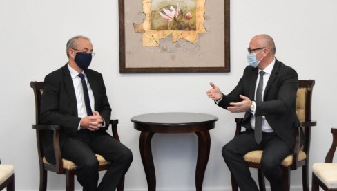 GLAVNA TEMA POVRATNIČKE SREDINE: Ministar Goran Rakić razgovarao sa ambasadorom OEBS na KiM Majklom Davenportom GLAVNA TEMA POVRATNIČKE SREDINE: Ministar Goran Rakić razgovarao sa ambasadorom OEBS na KiM Majklom Davenportom