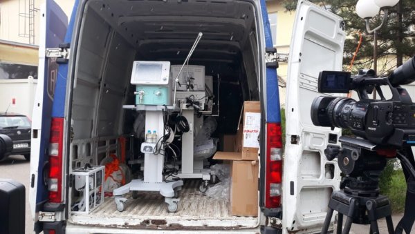 ПОМОЋ ВЛАДЕ СРБИЈЕ БИЈЕЉИНИ: Респиратори и медицински материјал за болницу Свети врачеви ПОМОЋ ВЛАДЕ СРБИЈЕ БИЈЕЉИНИ: Респиратори и медицински материјал за болницу Свети врачеви