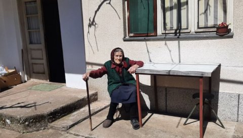 ПОТРЕСНА ИСПОВЕСТ ОПЉАЧКАНЕ БАКЕ: Чувам за унуке кад дођу- Пензија ми је мала, али неко и то мало однео (ВИДЕО) ПОТРЕСНА ИСПОВЕСТ ОПЉАЧКАНЕ БАКЕ: Чувам за унуке кад дођу- Пензија ми је мала, али неко и то мало однео (ВИДЕО)
