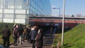 REDOVI ZA VAKCINACIJU: U Zrenjaninu veliko interesovanje za imunizaciju (FOTO/VIDEO) REDOVI ZA VAKCINACIJU: U Zrenjaninu veliko interesovanje za imunizaciju (FOTO/VIDEO)