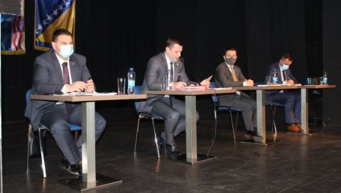 ПРЕКИНУТА СЕДНИЦА СКУПШТИНЕ ГРАДА БИЈЕЉИНА: Ђурђевић закључује - без градоначелника нема смисла заседати ПРЕКИНУТА СЕДНИЦА СКУПШТИНЕ ГРАДА БИЈЕЉИНА: Ђурђевић закључује - без градоначелника нема смисла заседати