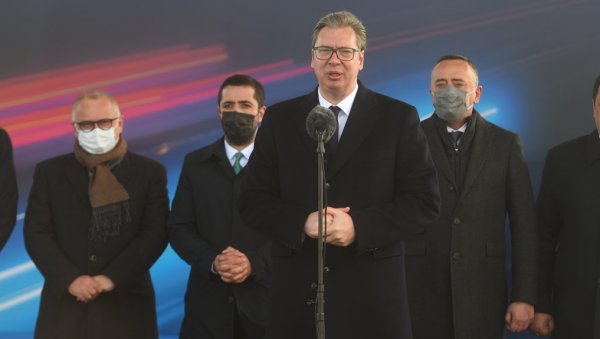 ВУЧИЋ ПОРУЧИО КРИТИЧАРИМА: Шта је ваш проблем? Неко вам је све обезбедио! ВУЧИЋ ПОРУЧИО КРИТИЧАРИМА: Шта је ваш проблем? Неко вам је све обезбедио!