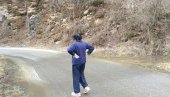 POTOCI NA ASFALTU: Topljenje snega na Staroj planini opasno za vozače POTOCI NA ASFALTU: Topljenje snega na Staroj planini opasno za vozače